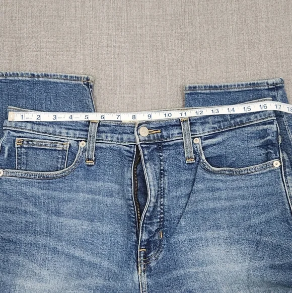 Madewell Distressed Style The Mom Jean Size 31 - Picture 7 of 11